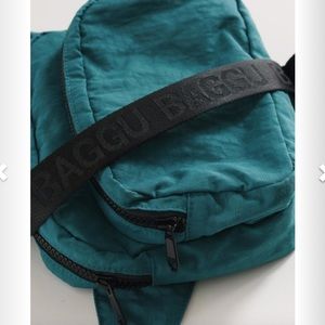 BAGGU fanny pack in Malachite